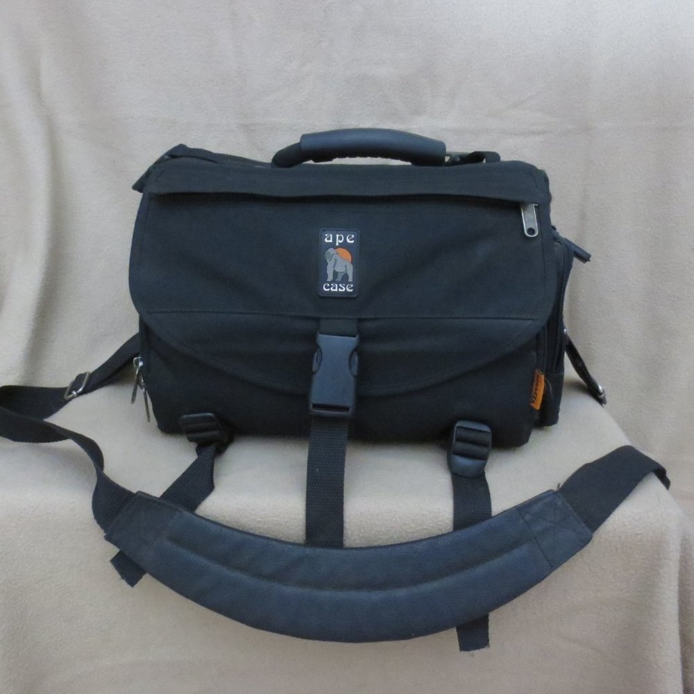 Ape Case ACPRO1200 PRO Series Black Camera Case Versatile DSLR Tote Gear Size M